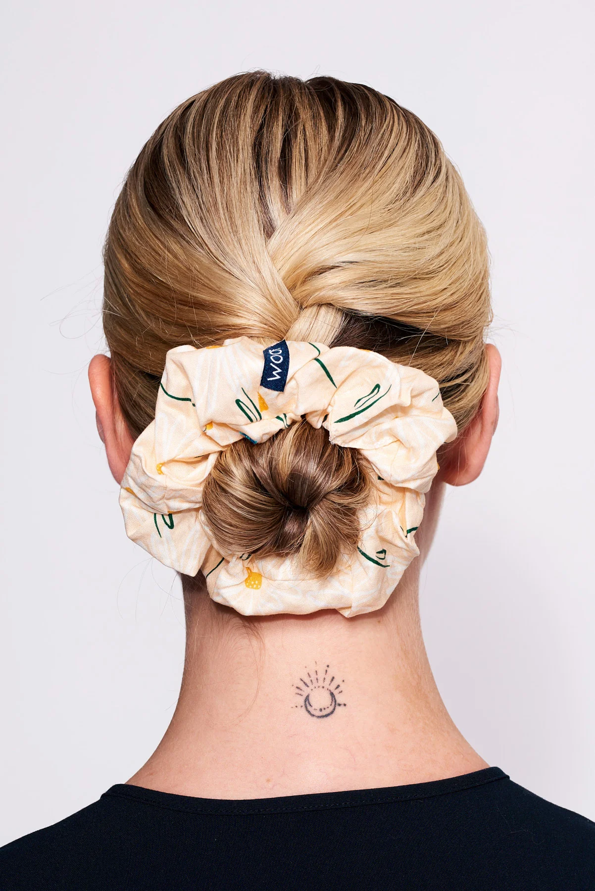 Daisies Scrunchie - Image 3